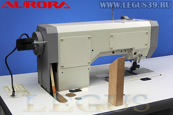 Промышленная швейная машина Aurora A-2401 с продвижным прижимным роликом-лапкой, нижней роликовой подачей и игольным продвижением материала с вертикальным челноком. для пошива кожи и тяжелых материалов (Аналог PFAFF 441).