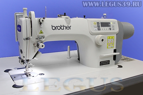 Швейная машина Brother S-7000DD-405 *13514* с прямым приводом и электронными функциями для средних и тяжелых материалов