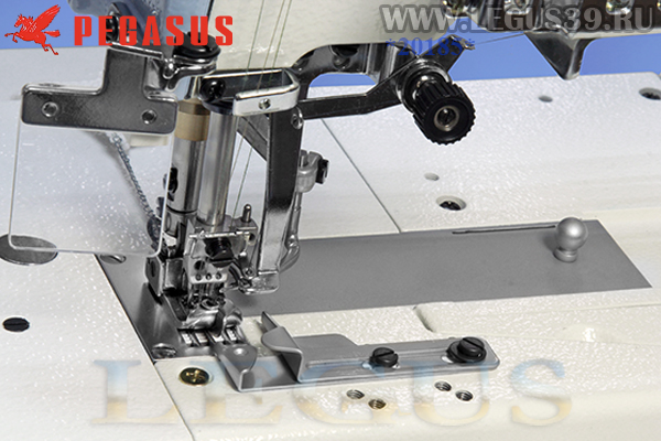 Распошивальная машина PEGASUS CW52-02EX356/D (Direct drive) арт.354816 - распошивальная (плоскошовная) машина с плоской платформой (2 в 1) для окантовки косой бейкой (Встроенный сервопривод)